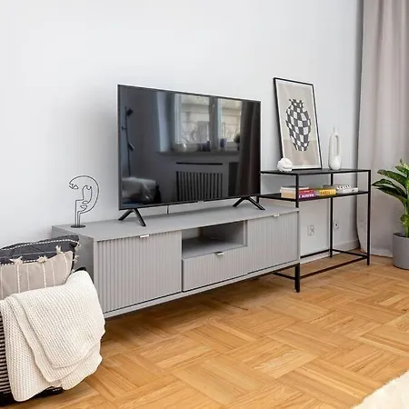 Apartment Wielicka Spacious Near Metro Wwa40 Warsaw